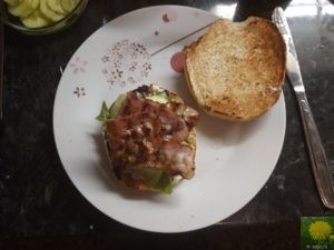Mit Speck belegt