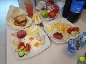 Frühstück auf dem Hotelzimmer