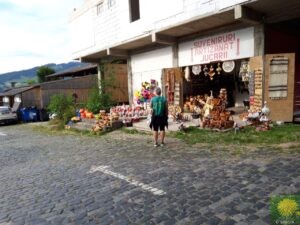 Touristenstand am Hafen des Bicaz Stausees